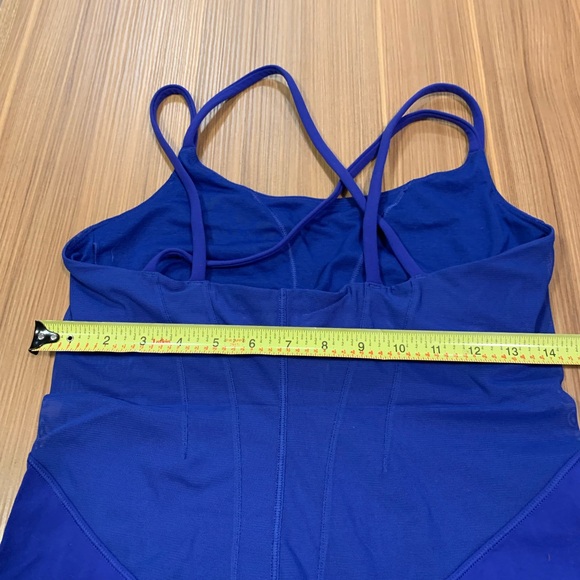 Lululemon exquisite mesh tank 8 EUC - Picture 8 of 10